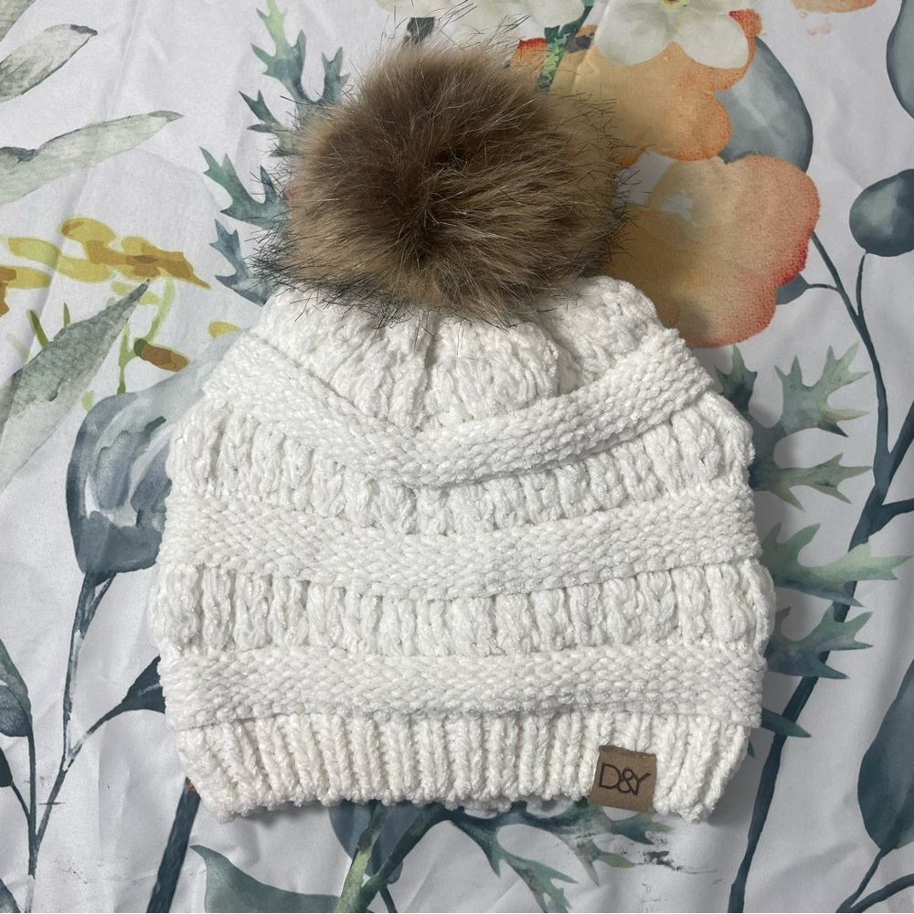 Chunky knit beanie with a faux fur pom pom